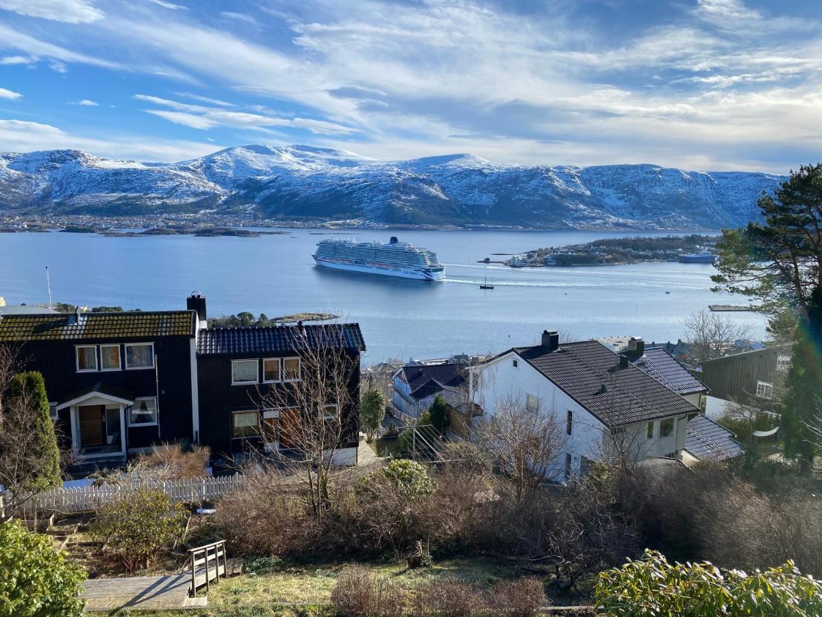 Great Place With View To The Mountains And Fjord Ålesund Esterno foto
