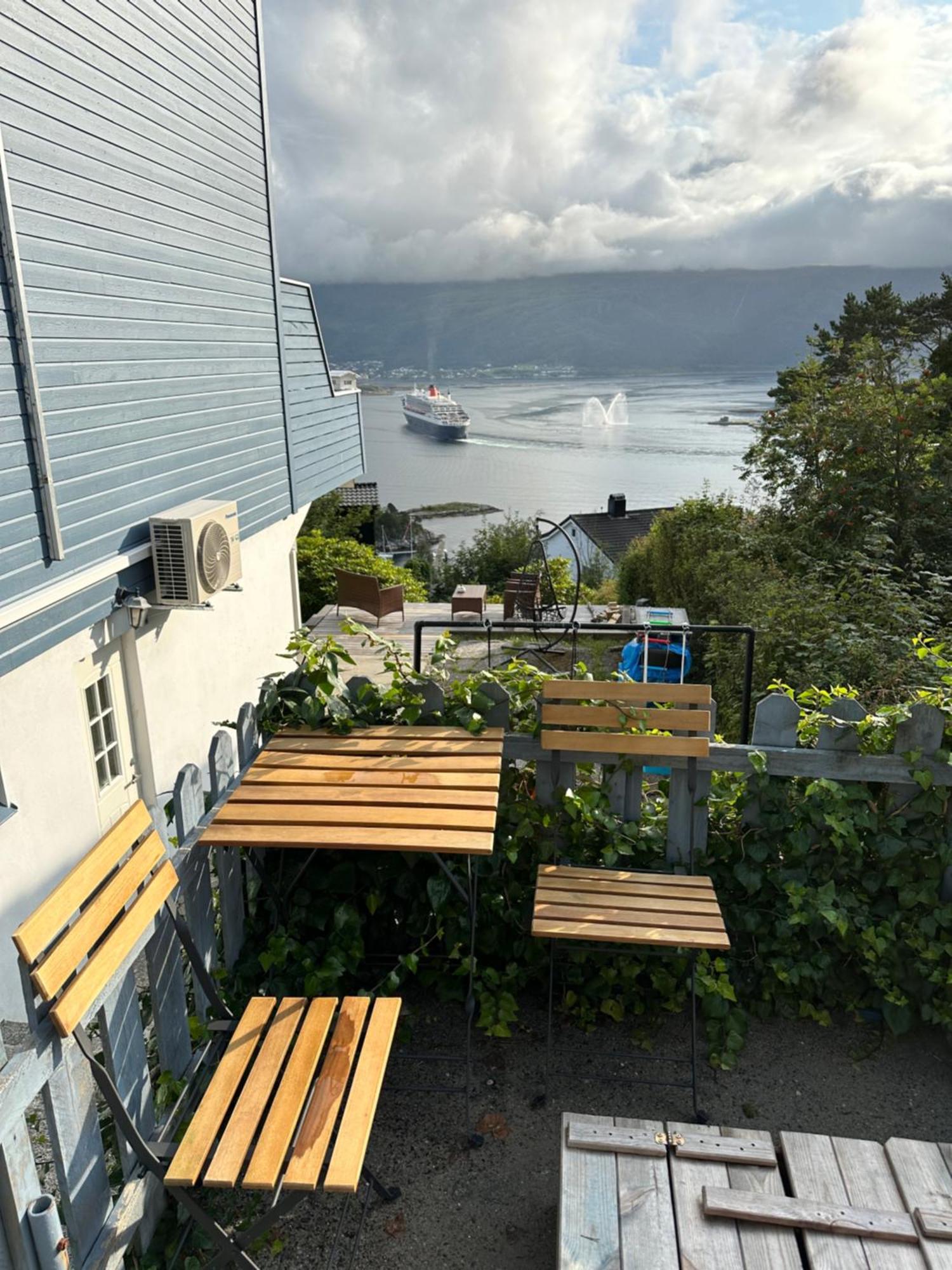 Great Place With View To The Mountains And Fjord Ålesund Esterno foto